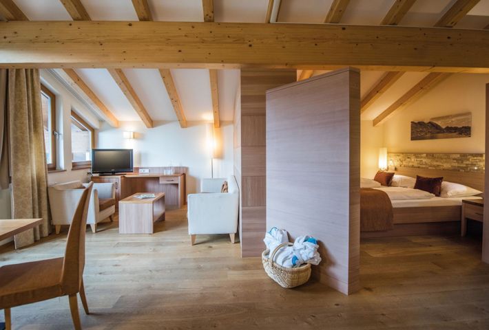 -rotwild-zimmer-303-kaisersuite-1152